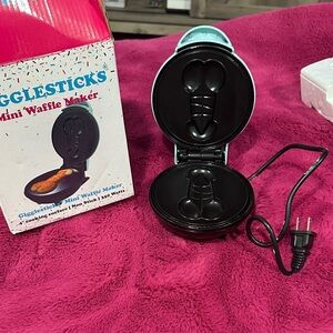 Gigglesticks Mini Waffle Maker - Teal and Black
